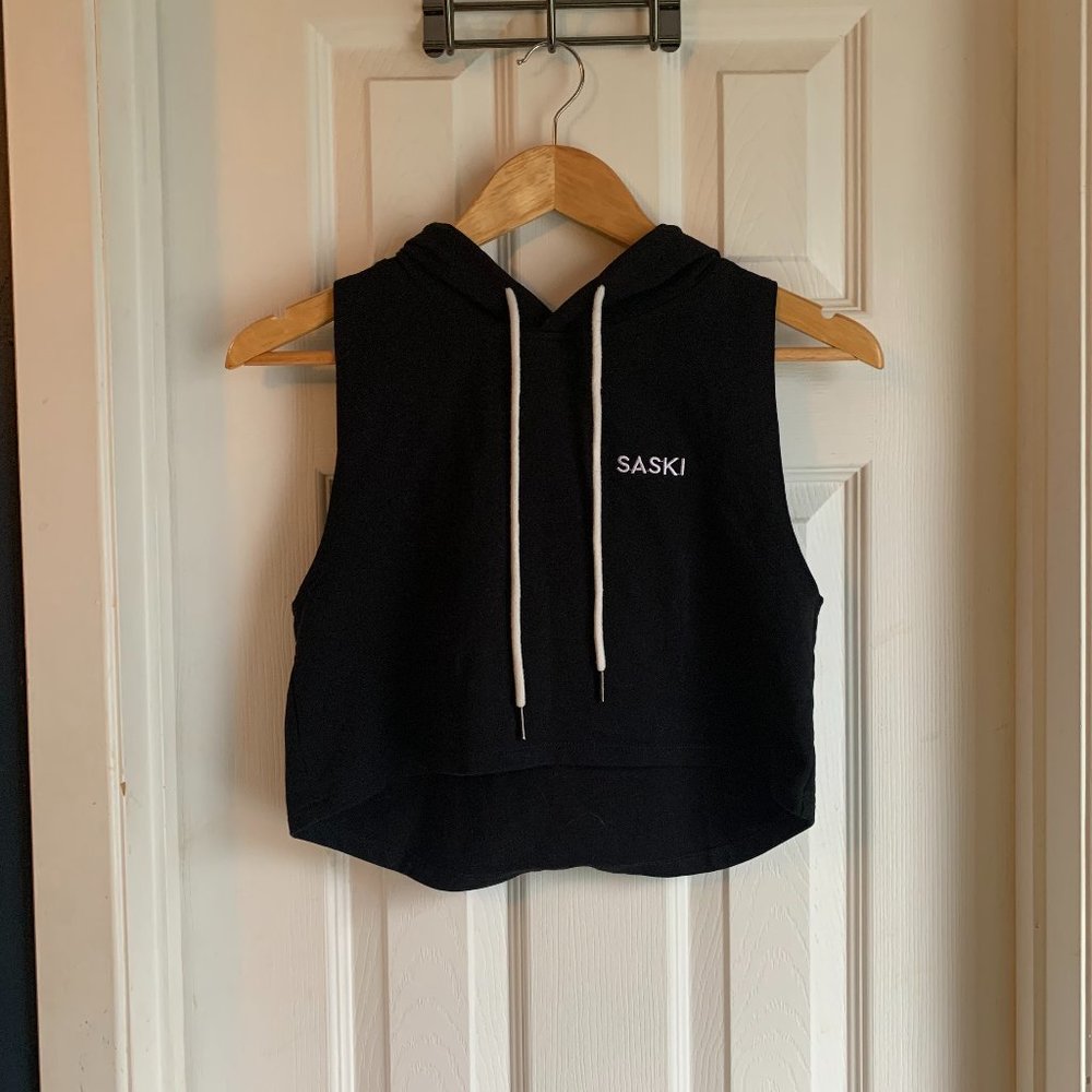 FREE with purchase 🤩Saski black hooded crop top - S